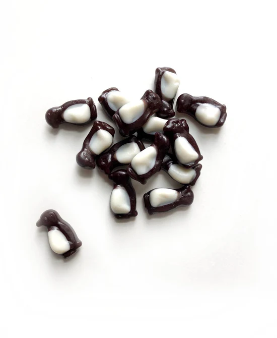 peachy-penguins-gummies-soft-huer-candy-funhouse-online-candy-store-canada-toronto